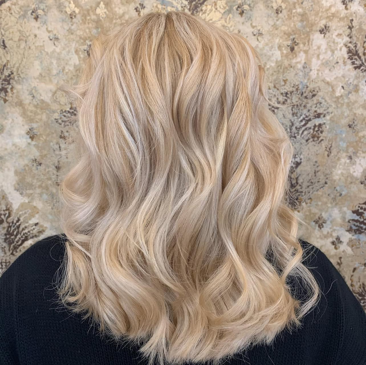 Helles Blond mit weichen Wellen